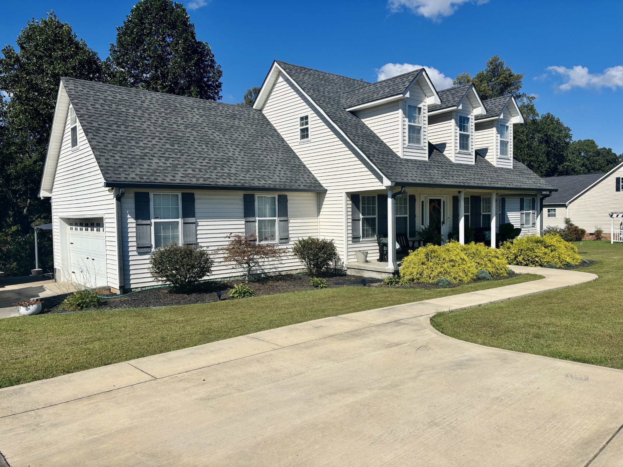 586 Old Snow Hill Road Dowelltown, TN 37059 - Photo 2 of 51 a front view of a house with a yard