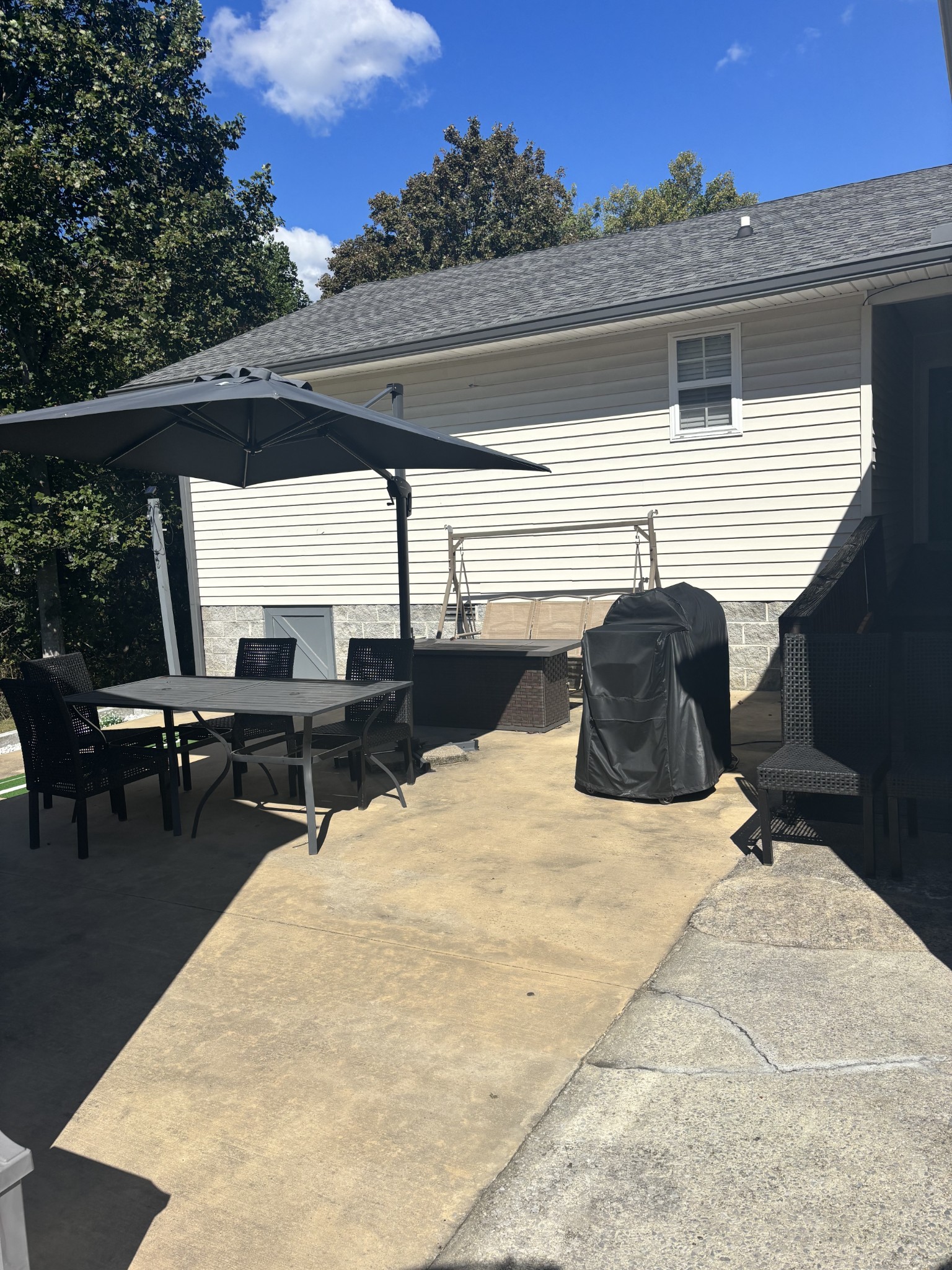 586 Old Snow Hill Road Dowelltown, TN 37059 - Photo 51 of 51 a view of a patio with chairs and a table