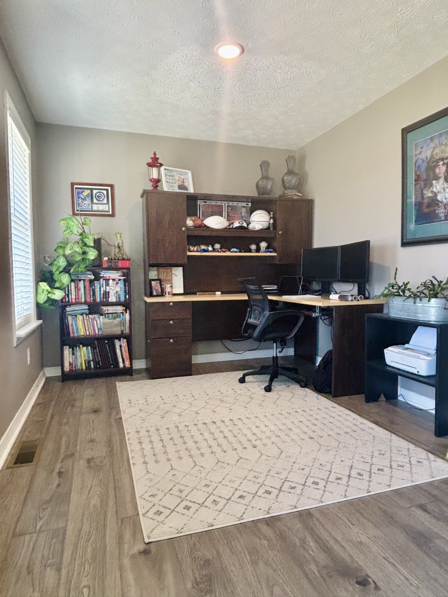 586 Old Snow Hill Road Dowelltown, TN 37059 - Photo 9 of 51 a workspace with furniture