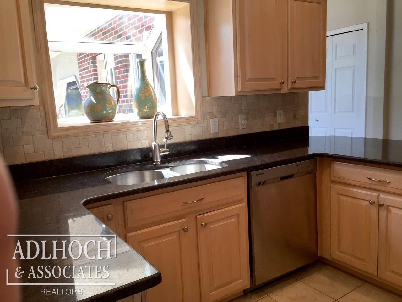 565 Hampton Road Grosse Pointe Woods, MI 48236 - Photo 8 of 37