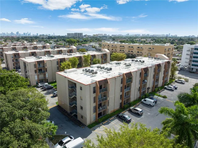a view of a back yard of the house