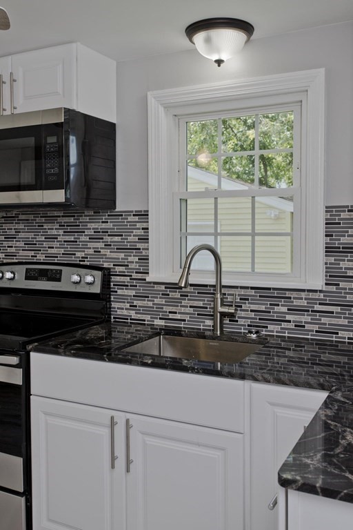 202 Davis Street Springfield, MA 01104 - Photo 13 of 39