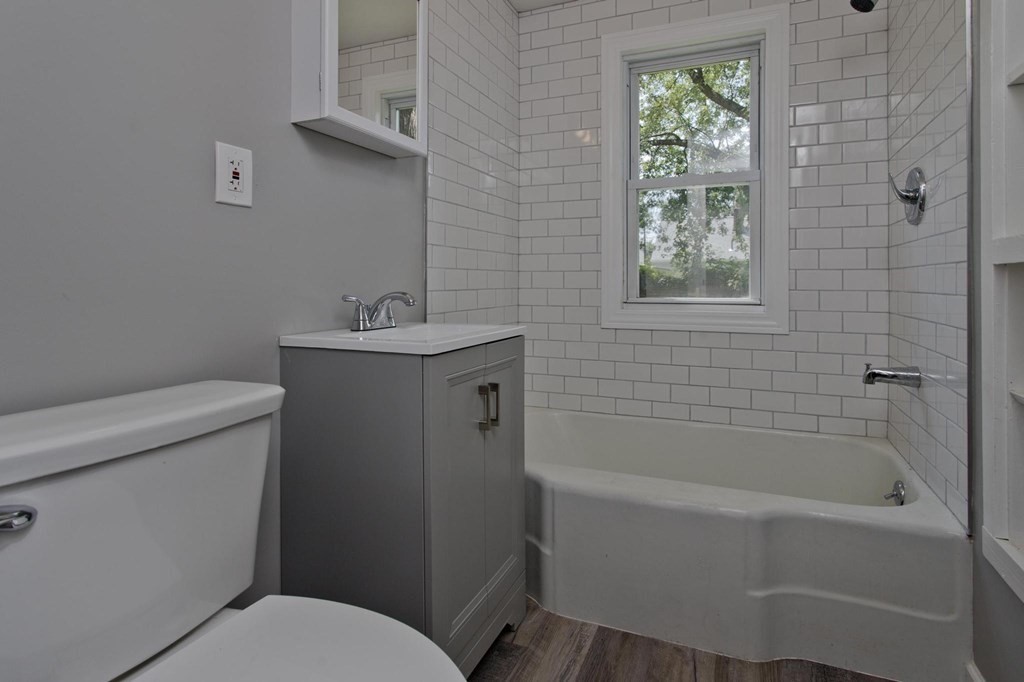 202 Davis Street Springfield, MA 01104 - Photo 18 of 39
