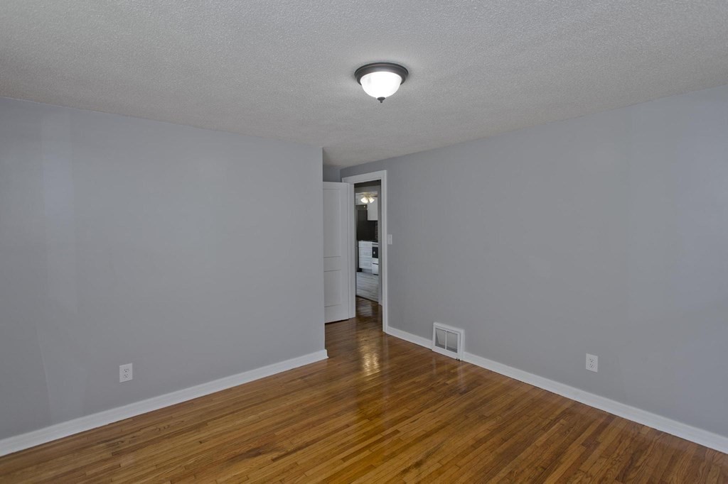 202 Davis Street Springfield, MA 01104 - Photo 26 of 39