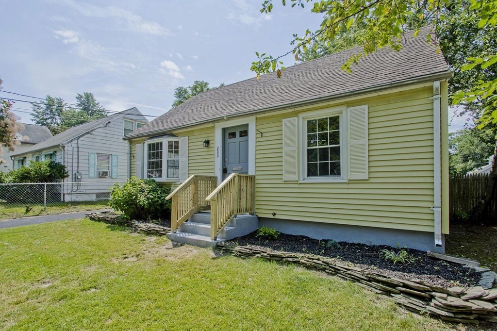 202 Davis Street Springfield, MA 01104 - Photo 3 of 39