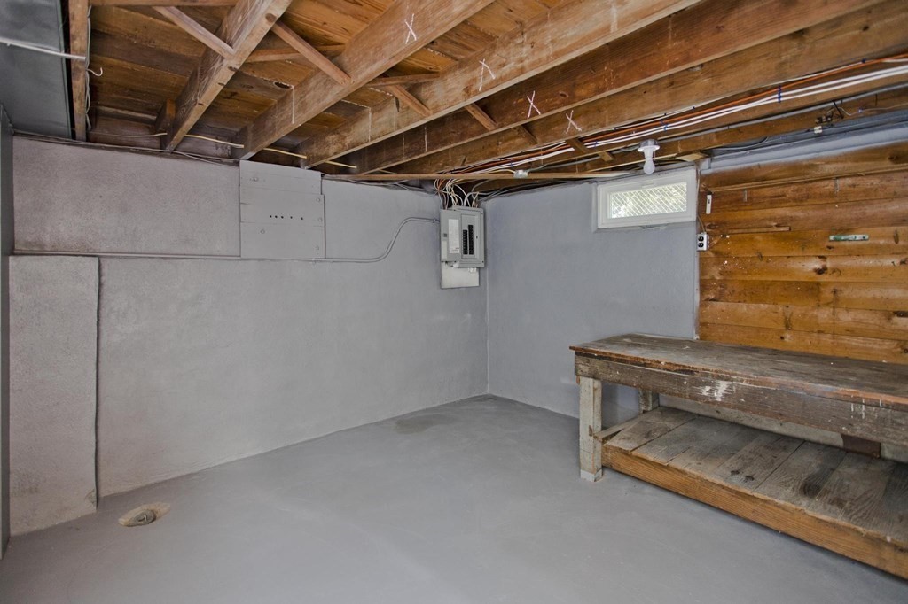 202 Davis Street Springfield, MA 01104 - Photo 33 of 39