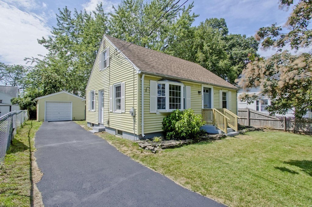 202 Davis Street Springfield, MA 01104 - Photo 4 of 39