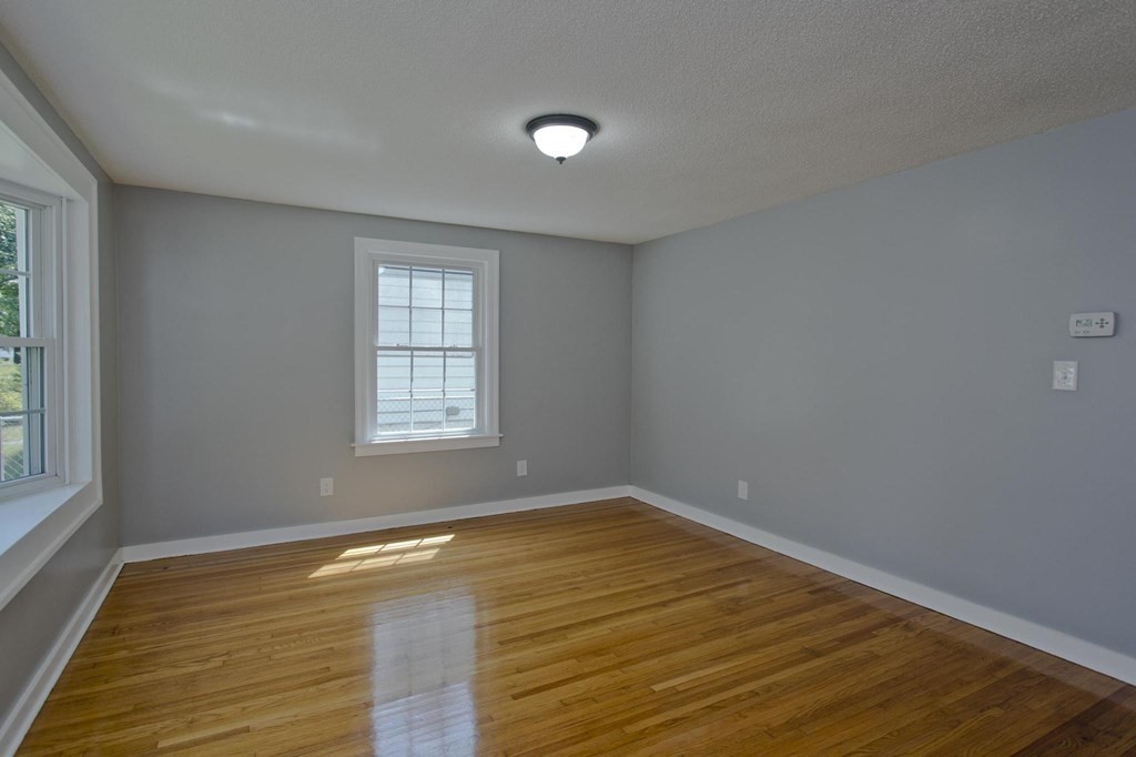 202 Davis Street Springfield, MA 01104 - Photo 7 of 39