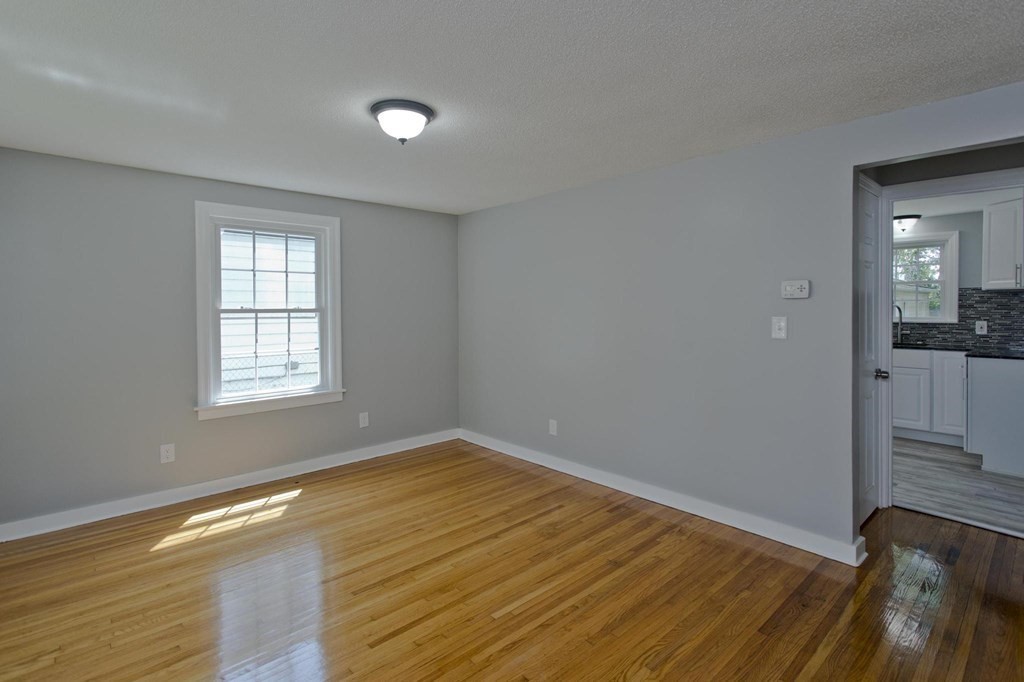 202 Davis Street Springfield, MA 01104 - Photo 8 of 39