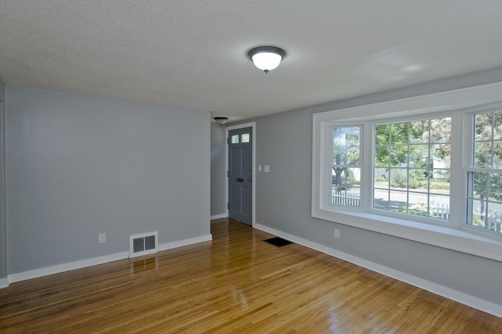 202 Davis Street Springfield, MA 01104 - Photo 10 of 39