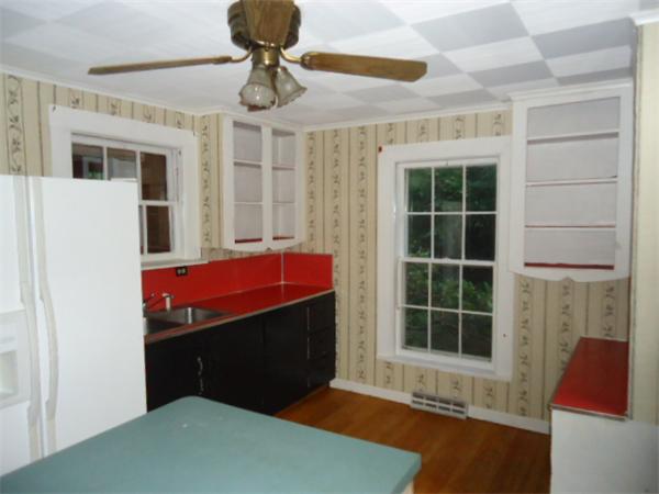 184 Piper Road West Springfield, MA 01089 - Photo 8 of 12