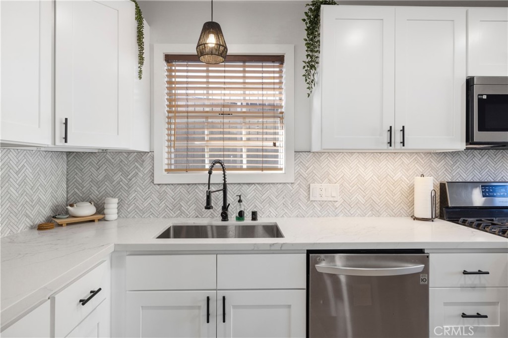 25048 Wheeler Road Newhall, CA 91321 - Photo 13 of 73