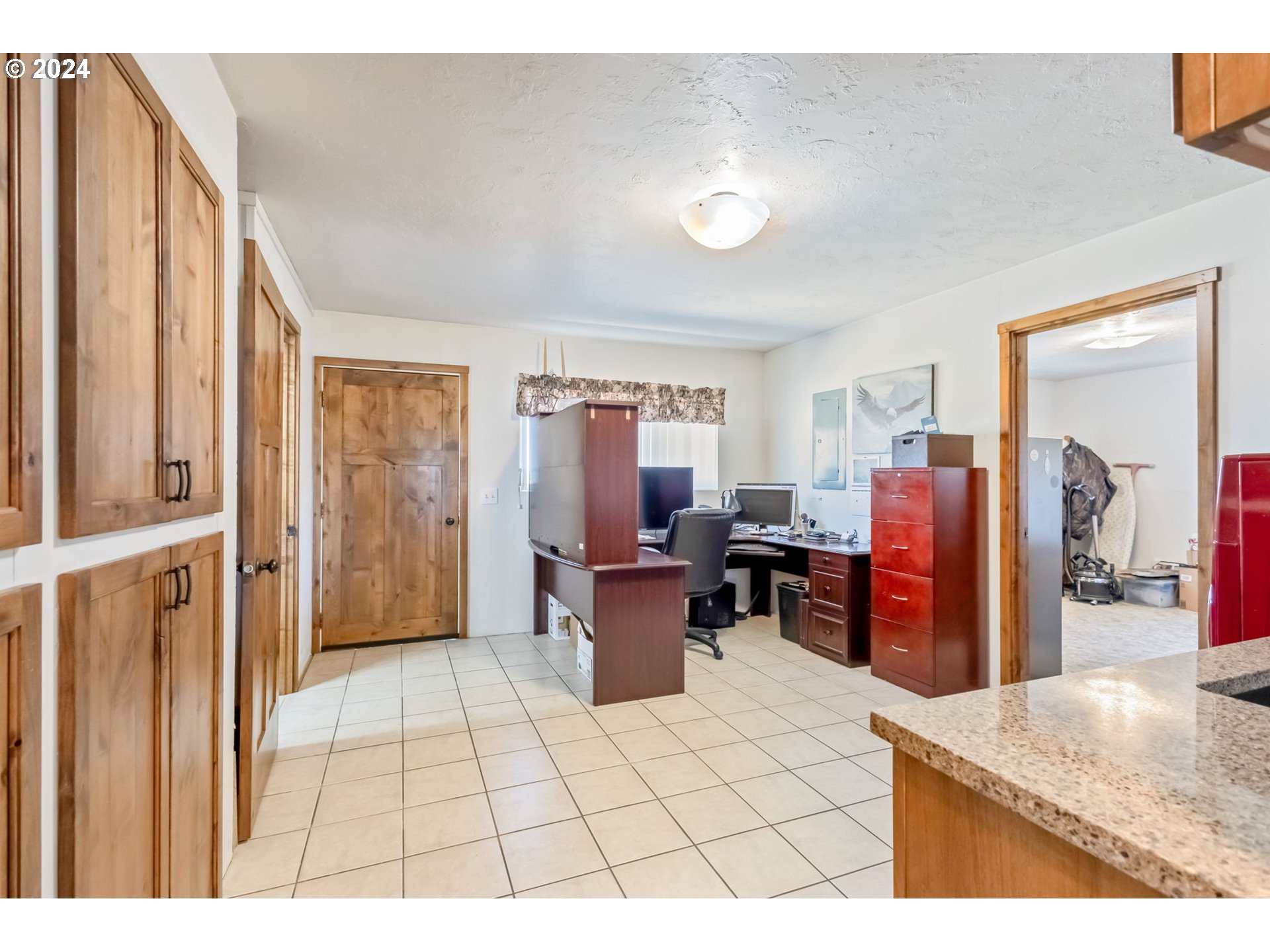 3068 Southwest Reif Road Powell Butte, OR 97753 - Photo 23 of 42 a view of a living room