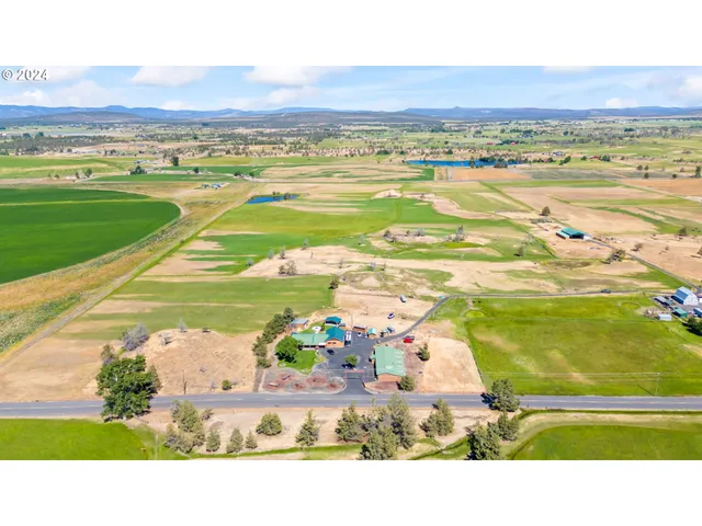 a black and white photo of a city