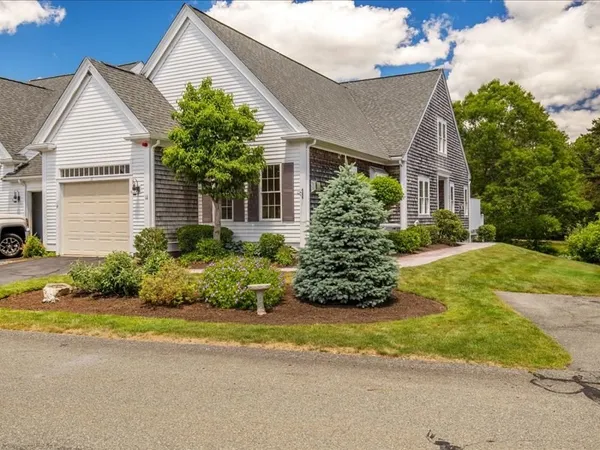 $825,000 | 11 Stratford Ridge, Unit 11, Mashpee, MA 02649