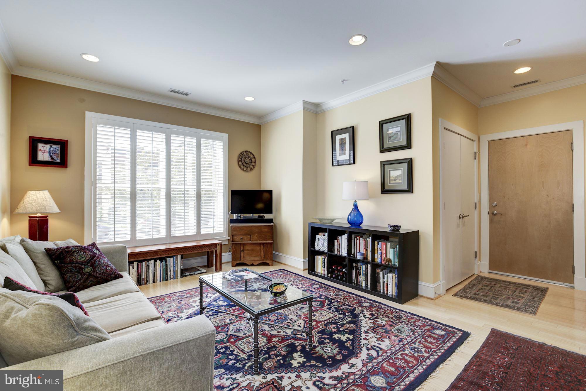 449 R Street Northwest, Unit 102 Washington, DC 20001 - Photo 4 of 18 Living Room