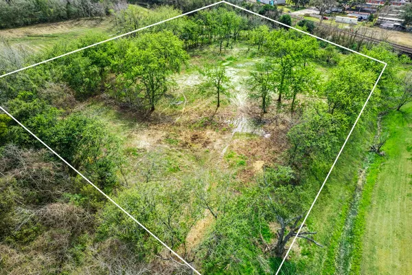 a view of a tennis court