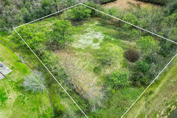 a view of a tennis court