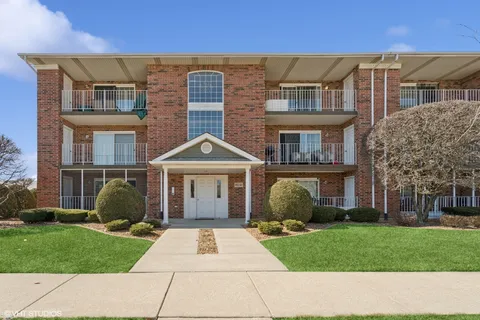 $229,900 | 18230 Eagle Drive, Unit 3N, Tinley Park, IL 60477