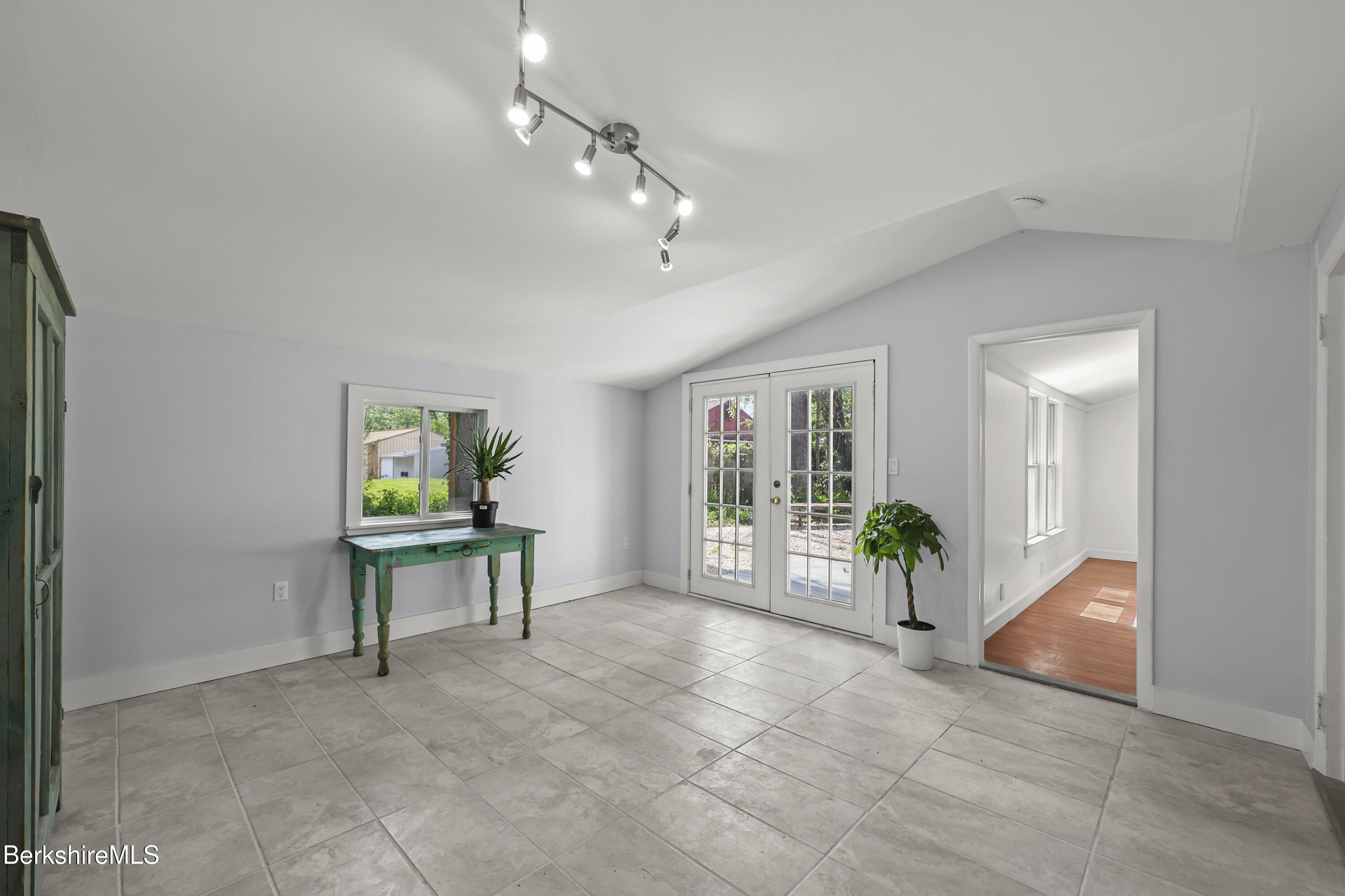 689 North Main Street Sheffield, MA 01257 - Photo 7 of 24 65 Dining Room
