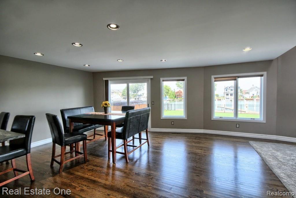 32451 South River Road Harrison Township, MI 48045 - Photo 3 of 37 3.jpg