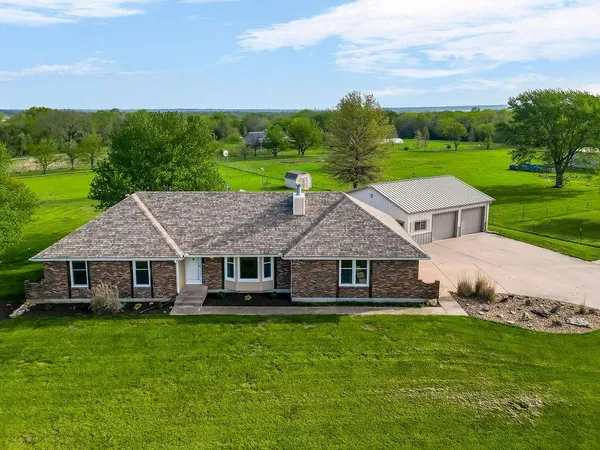 $565,000 | 31004 West 271st Street, Paola, KS 66071