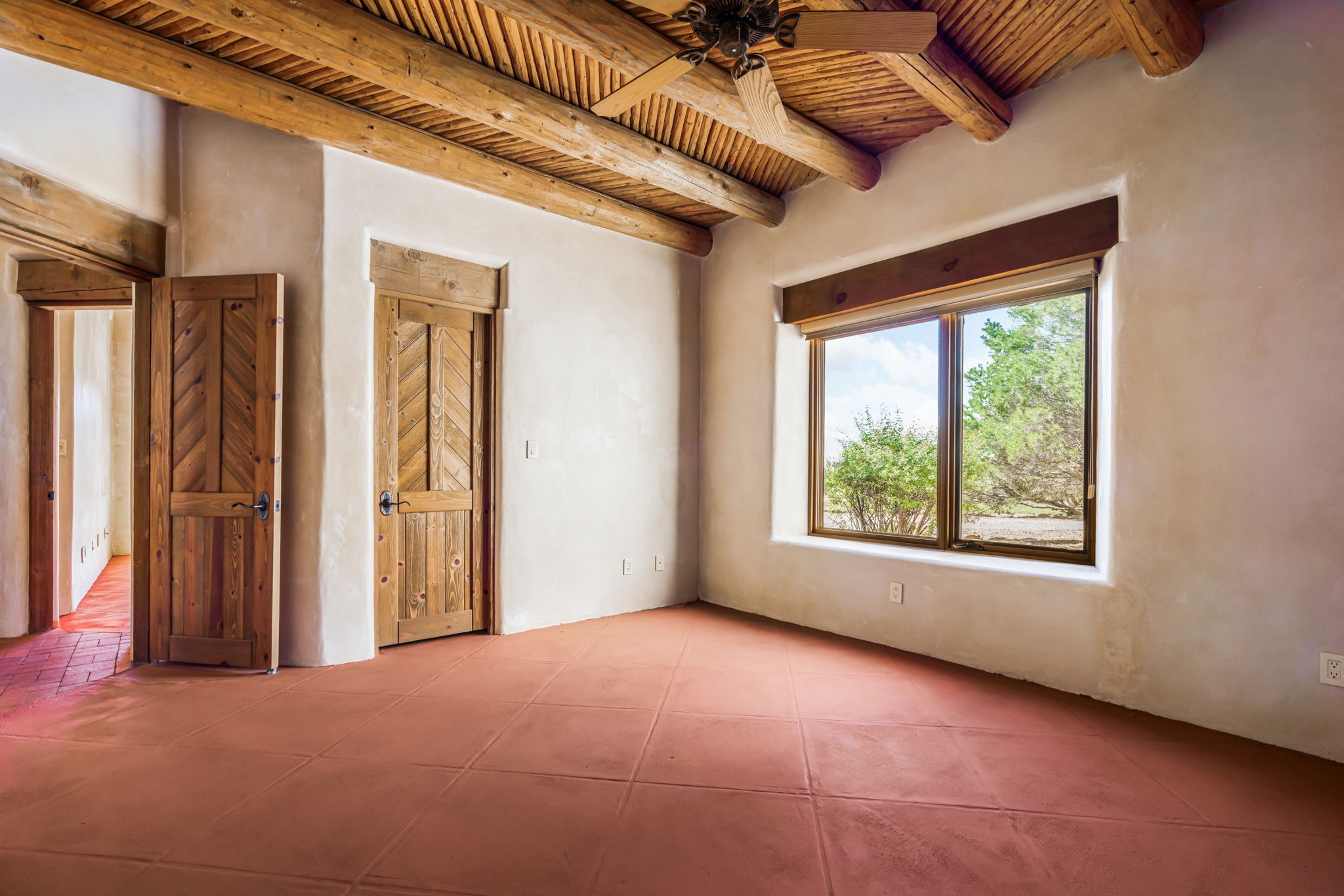 10 Antigua Road Santa Fe, NM 87508 - Photo 33 of 57 Guest room 1 - viga and latilla ceilings