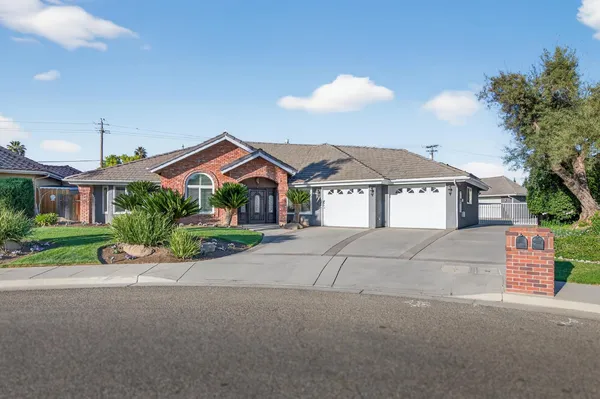 $895,000 | 3013 Hillcrest Court, Madera, CA 93637