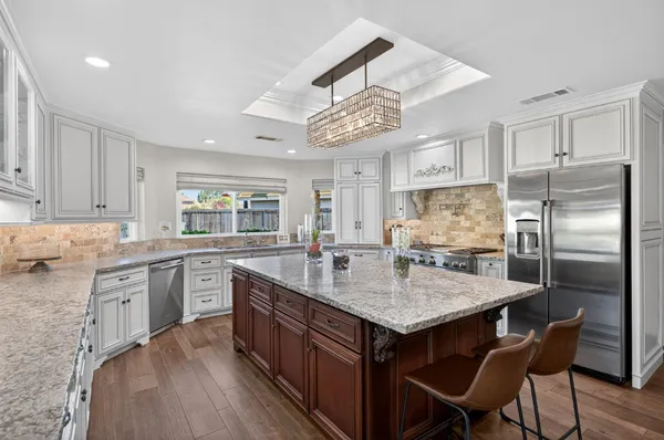 $895,000 | 3013 Hillcrest Court, Madera, CA 93637