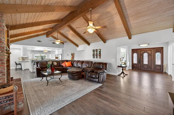 $895,000 | 3013 Hillcrest Court, Madera, CA 93637