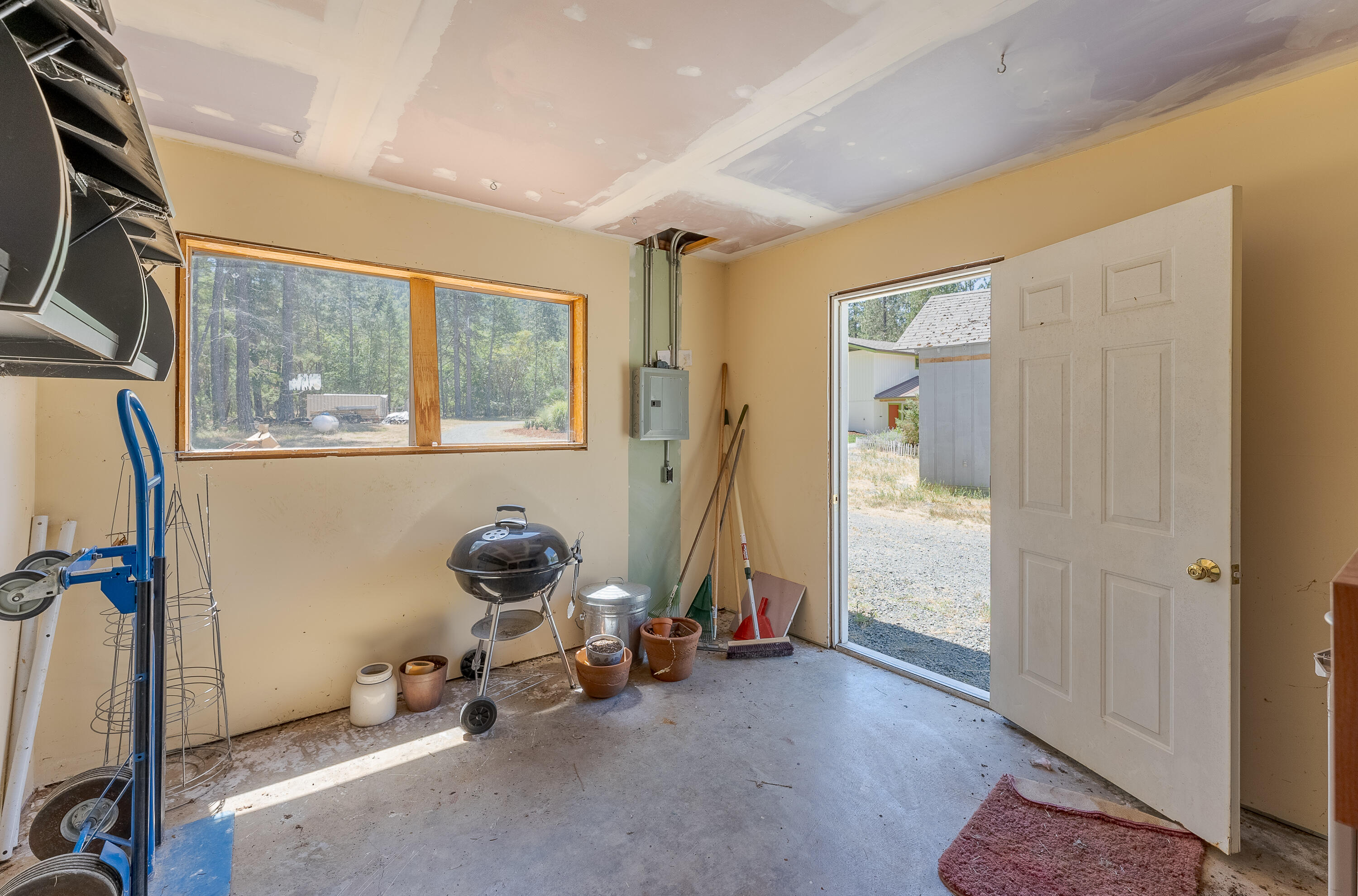 231 Colin Road Grants Pass, OR 97527 - Photo 32 of 43 EXT-18