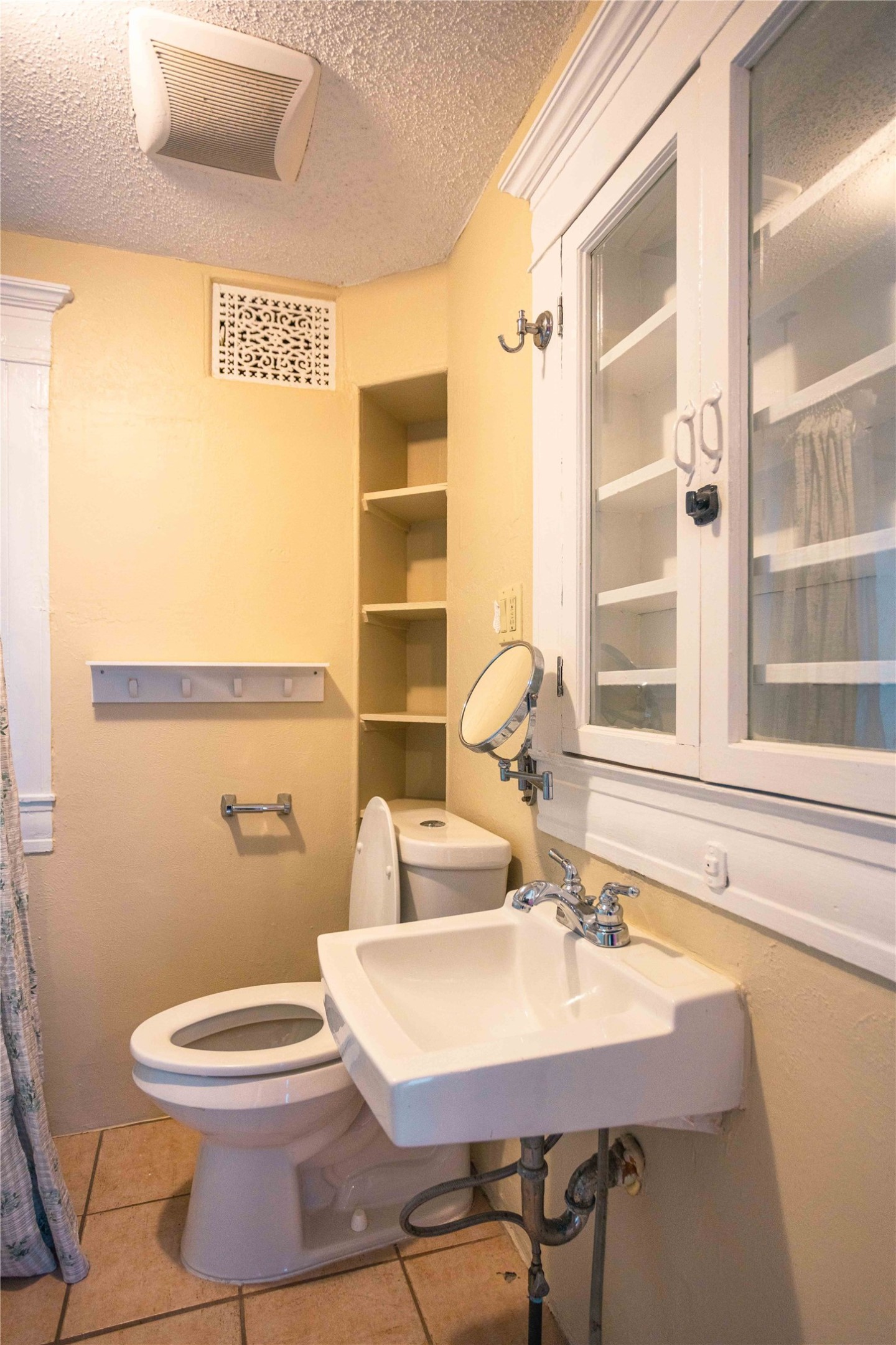 2003 Haskell Street, Unit 1 Austin, TX 78702 - Photo 14 of 21 Bath 1