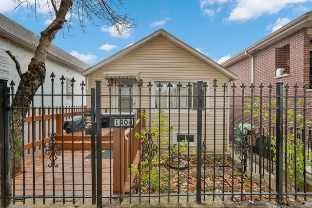 $299,900 | 1404 West Fuller Street, Chicago, IL 60608