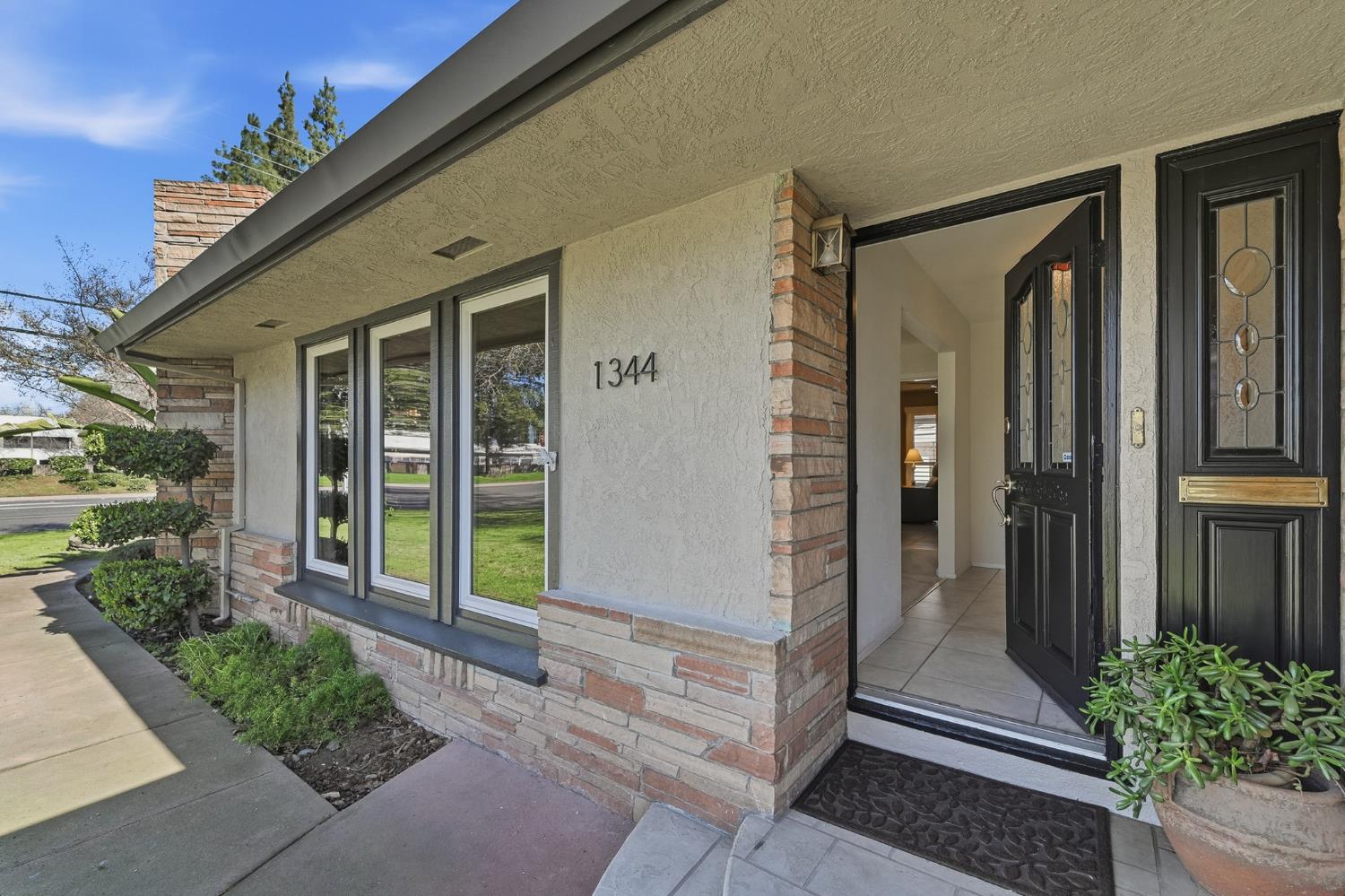 1344 Magnolia Avenue Modesto, CA 95350 - Photo 5 of 71