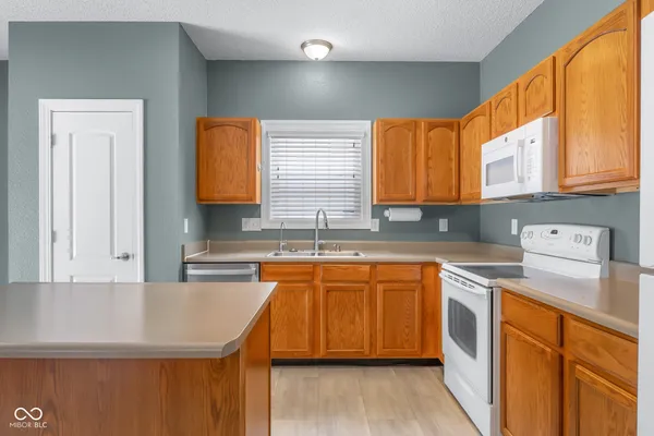 $329,900 | 2910 Park View Drive, Columbus, IN 47201