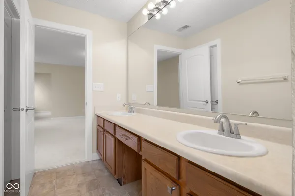 $329,900 | 2910 Park View Drive, Columbus, IN 47201