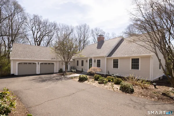 $825,000 | 122 Crest Road, Middlebury, CT 06762