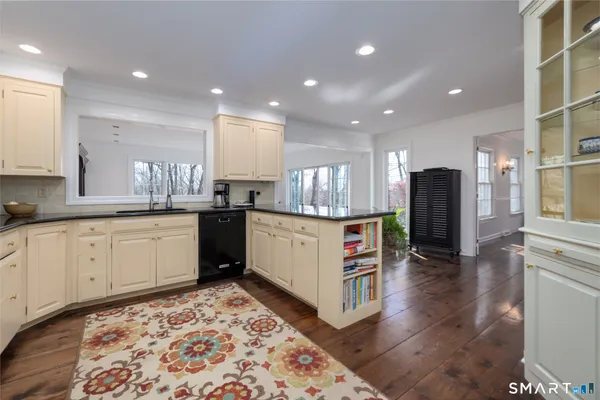 $825,000 | 122 Crest Road, Middlebury, CT 06762