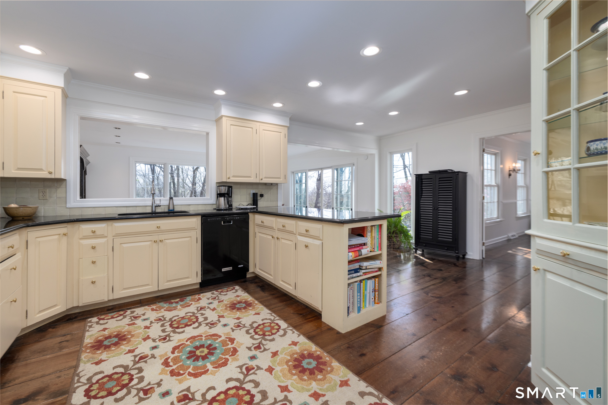 122 Crest Road Middlebury, CT 06762 - Photo 3 of 37