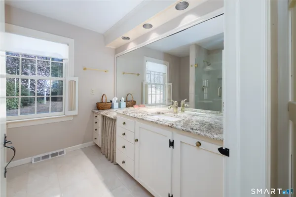 $825,000 | 122 Crest Road, Middlebury, CT 06762