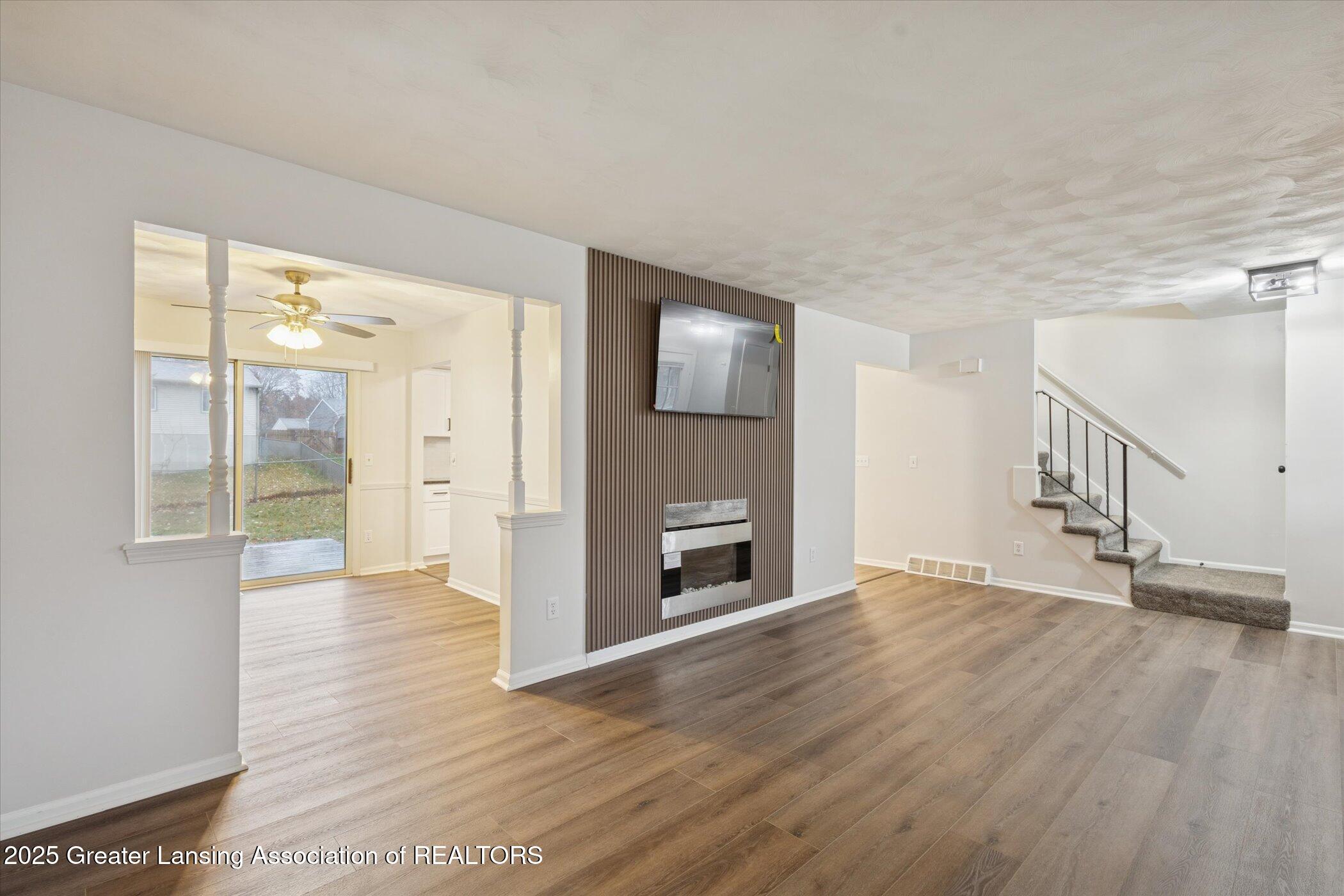 218 Raritan Road Lansing, MI 48911 - Photo 4 of 30 07-218-Raritan-Rd-Windowstill