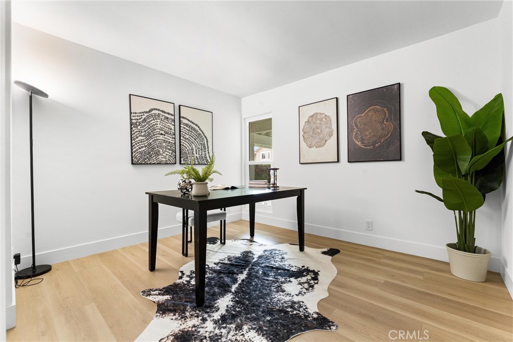 3621 Myrtle Street Irvine, CA 92606 - Photo 33 of 40 a living room with furniture