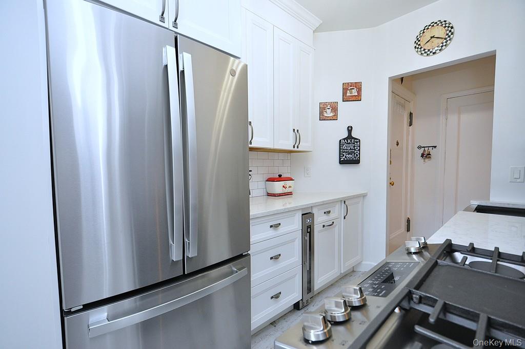 143 Garth Road, Unit 3L Scarsdale, NY 10583 - Photo 14 of 50 a kitchen with cabinets appliances and a window
