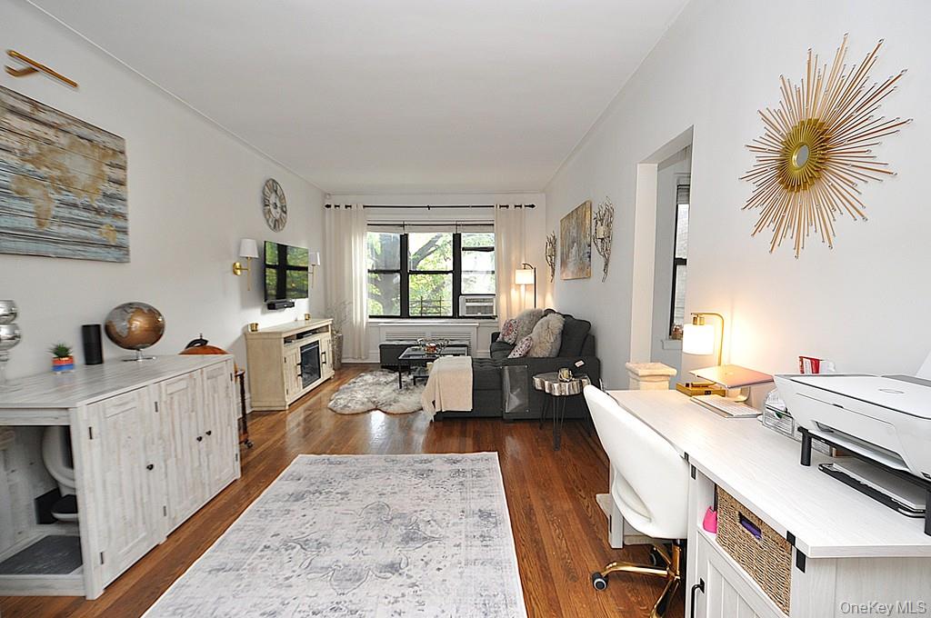 143 Garth Road, Unit 3L Scarsdale, NY 10583 - Photo 9 of 50 a living room with furniture flat screen tv and a dining table