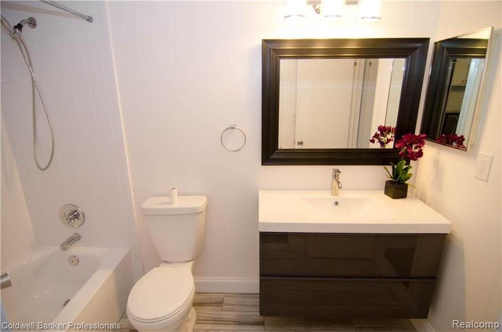 1687 Riverside Drive, Unit 16 Rochester Hills, MI 48309 - Photo 18 of 19