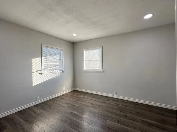 $1,295 | 834 Van Cura Drive, Corpus Christi, TX 78408