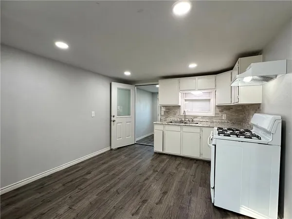 $1,295 | 834 Van Cura Drive, Corpus Christi, TX 78408