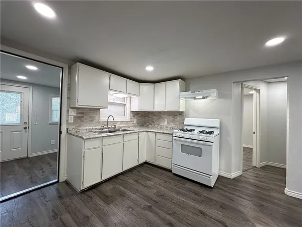 $1,295 | 834 Van Cura Drive, Corpus Christi, TX 78408