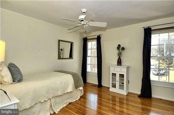 12124 Triple Crown Road North Potomac, MD 20878 - Photo 22 of 28 Bedroom 3