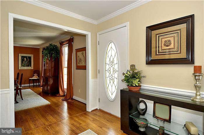 12124 Triple Crown Road North Potomac, MD 20878 - Photo 3 of 28 Entry Foyer